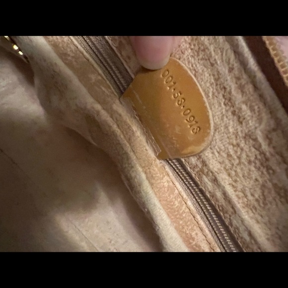 Gucci Sherry Line Shoulder Bag - Picture 14 of 17